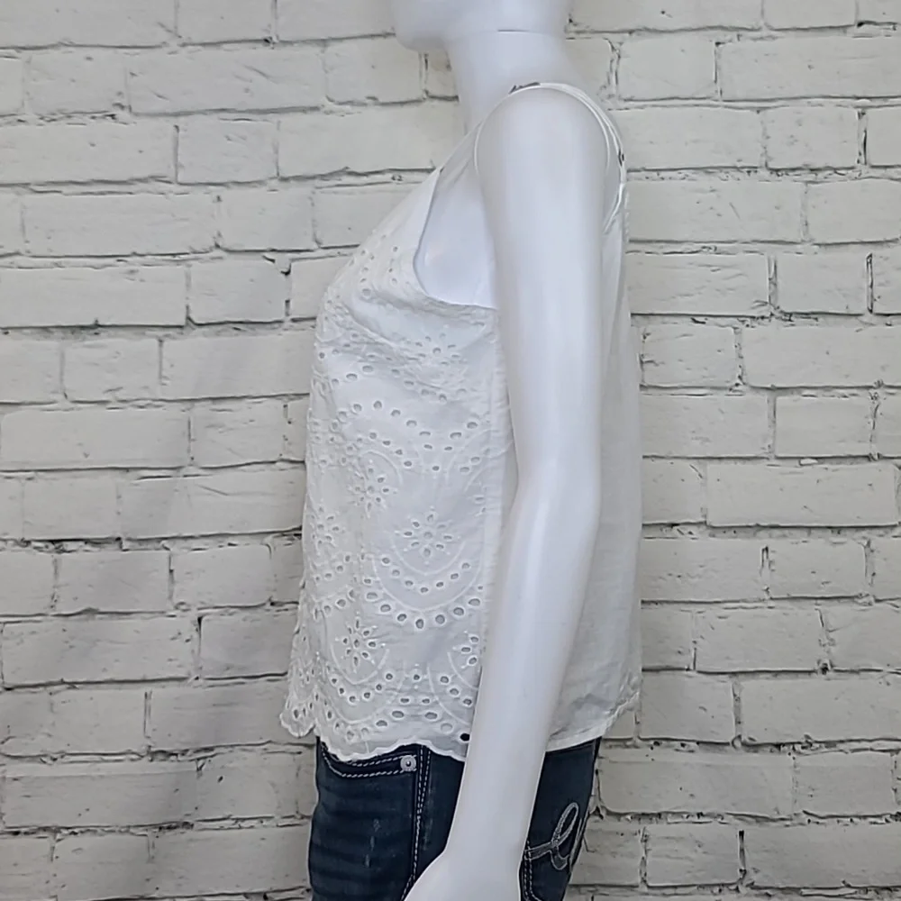 Japna Eyelet Lace Button Front V Neck Scalloped Hem Blouse/Tank Top in White